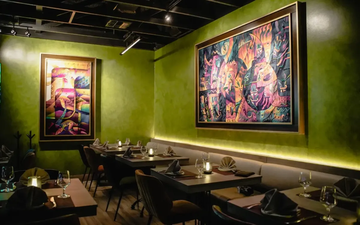 The green-walled dining room at Mikhuna hung with Peruvian art